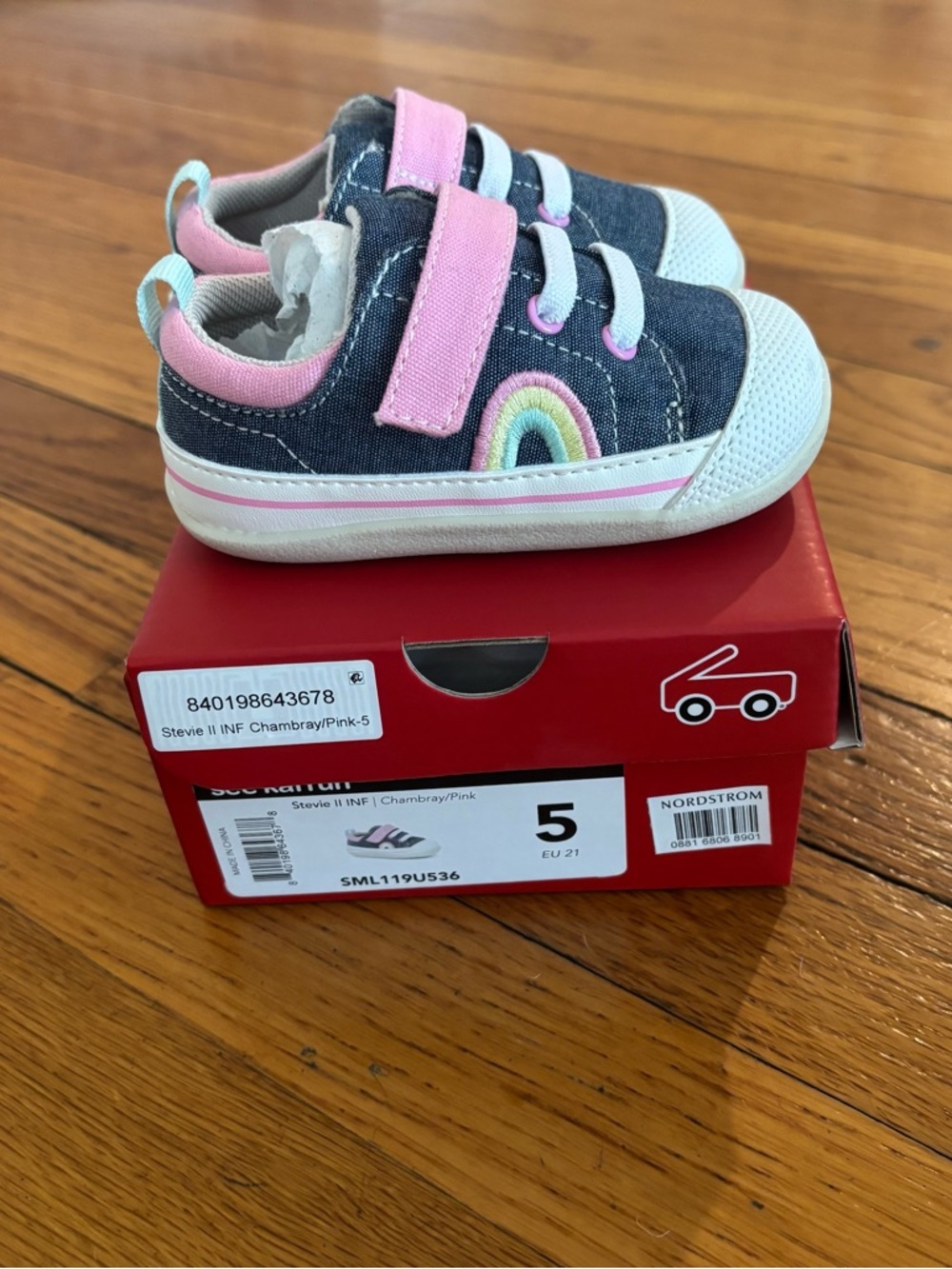 See Kai Run Stevie II Infant Chambray and Rainbow Sneakers size 5